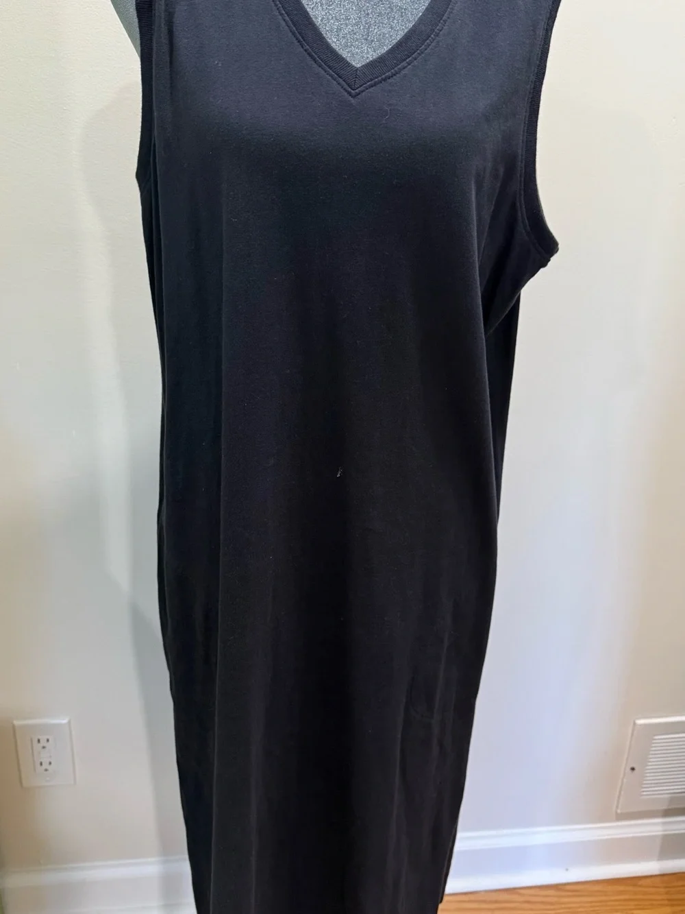 Lands' End Black V‑Neck Sleeveless Maxi Dress - Picture 3 of 10